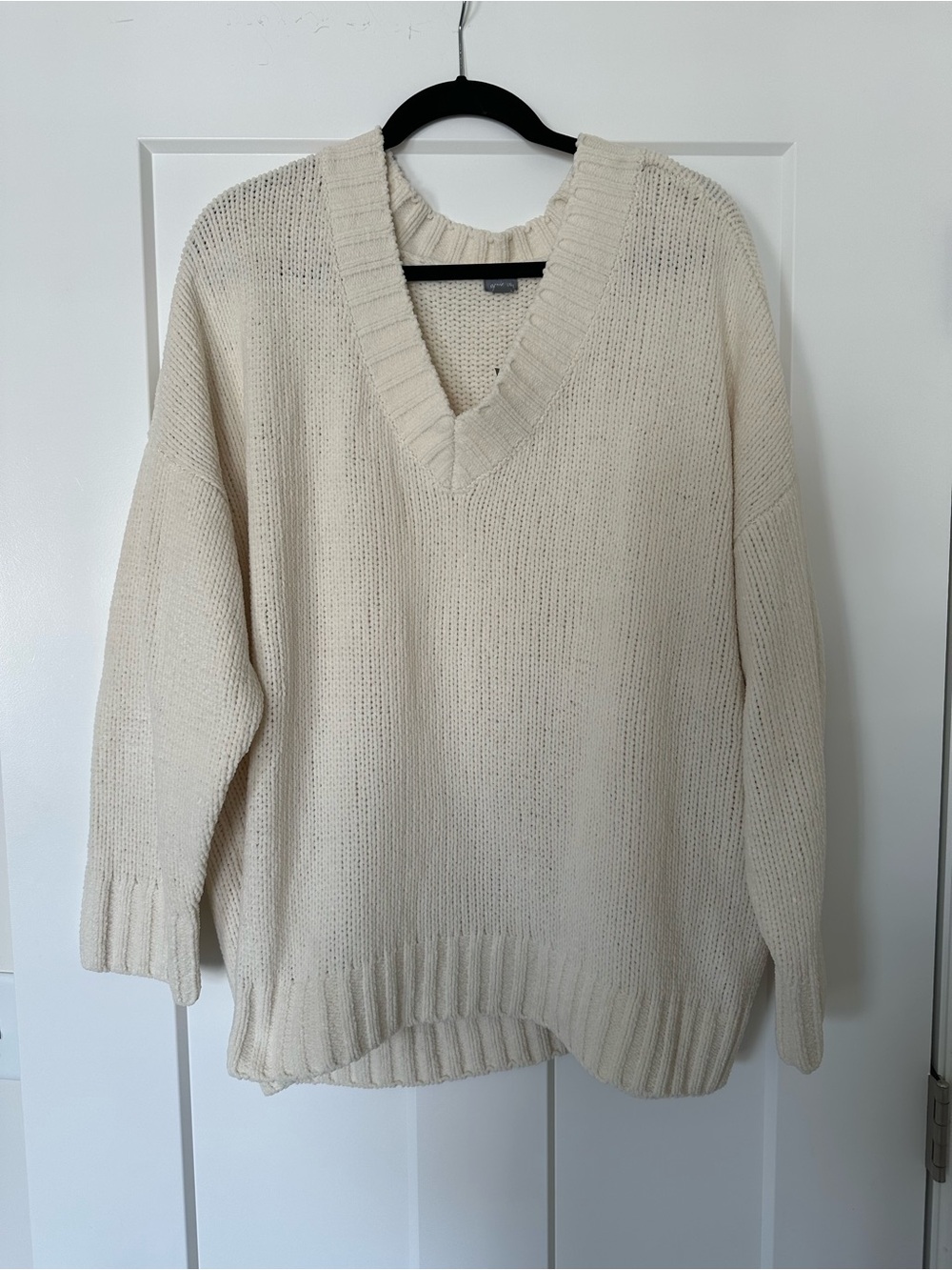 Women’s Aerie Cream V-Neck Cozy Sweater